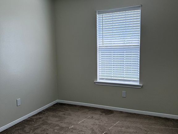5th image of 501 Manhattan Dr APT A