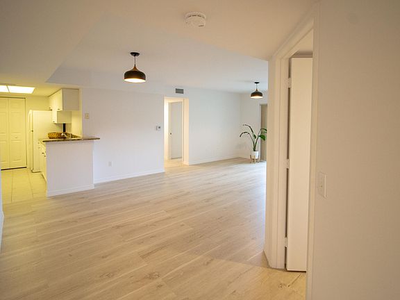 3rd image of 1200 Crestwood Ct S APT 1204