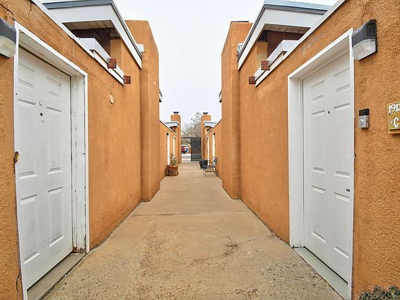 4th image of 1915 Alvarado Dr NE #1-C