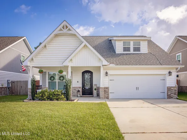 211 Madison Place Dr, Ocean Springs, MS 39564