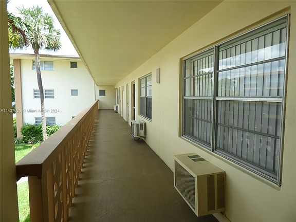 5th image of 17050 NE 14th Ave APT 205