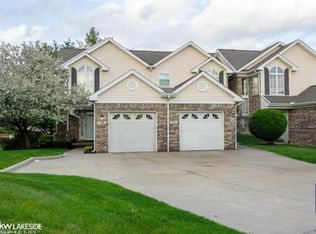 774 Natures Cove Ct #1, Wixom, MI 48393