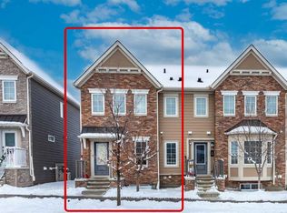 32 SE Yorkville Ave SW, Calgary, AB T2X 4J5