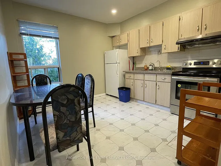 763 Dundas St W — Photo 7