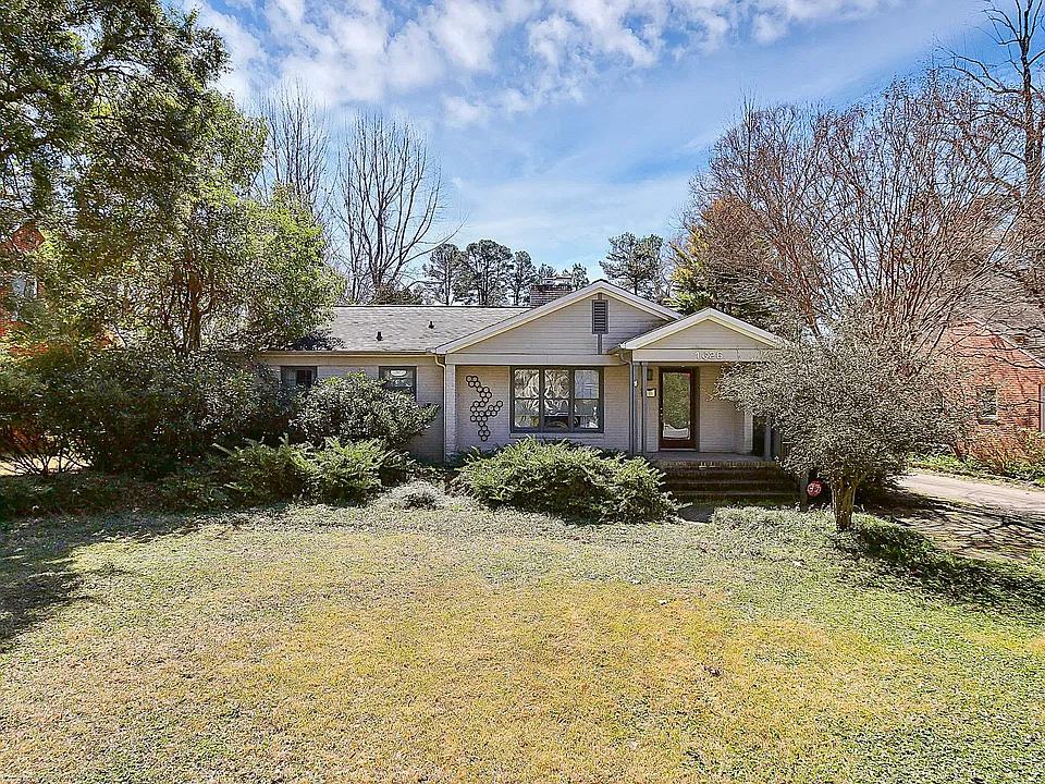 1326 Pinecrest Ave