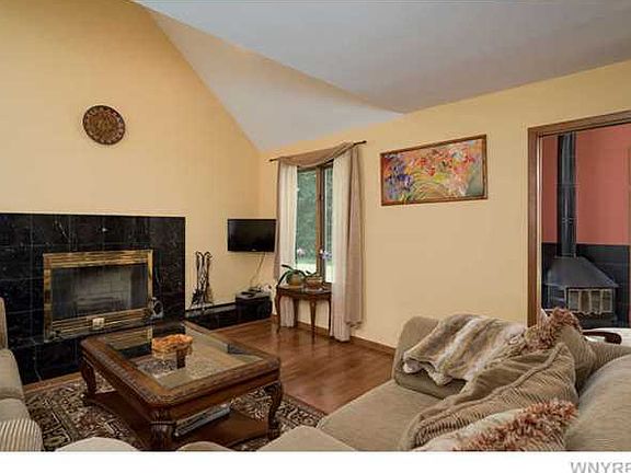 3rd image of 68 Alran Dr