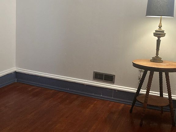 4th image of 1221 18th Ave NE Unit 2