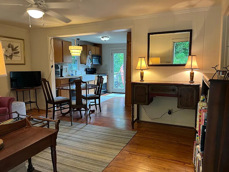 2517 Riverside Dr — Photo 2