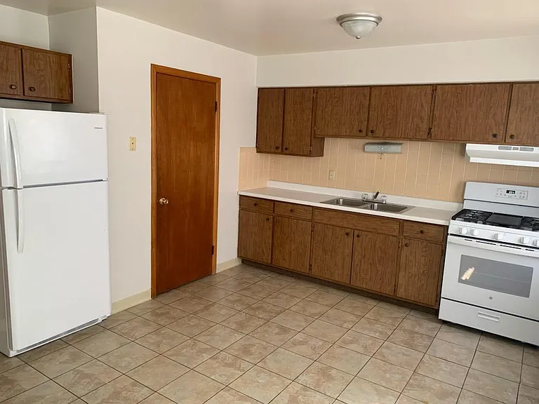 126 N Washington St — Photo 1