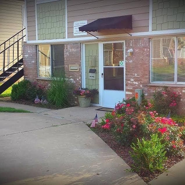 1st image of 7205 Melrose Ln APT 17