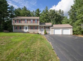 16 Chase Brook Cir, Litchfield, NH 03052