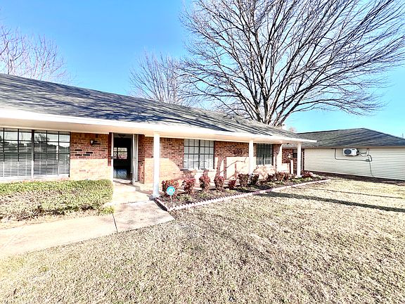 2nd image of 818 Fairlawn Dr
