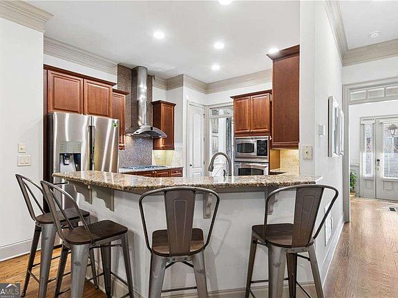 4th image of 941 Persimmon Point