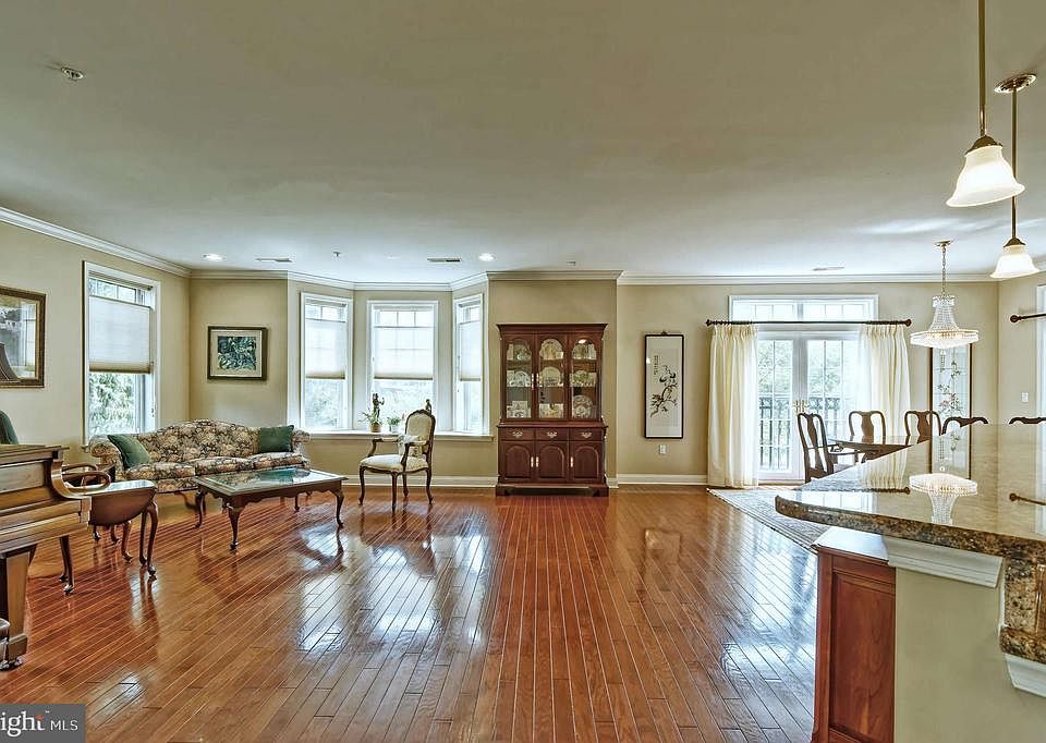 1st image of 221 Garden Park Blvd #221