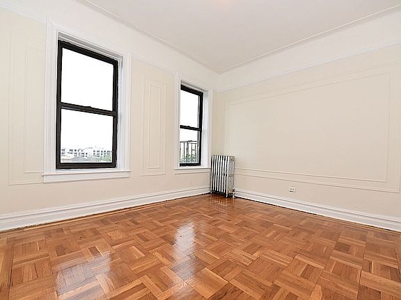 5th image of 3420 32nd St APT 6A