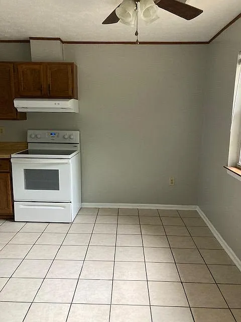 3 bed, 1.5 bath, 1287 sqft, $1,800 — Photo 2