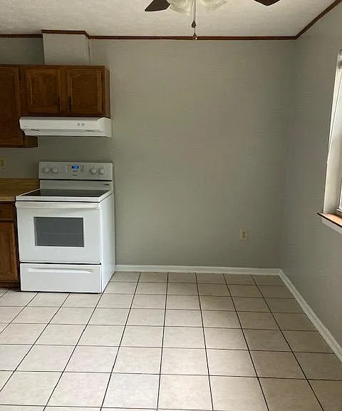 1145 Old Denbigh Blvd — Photo 2