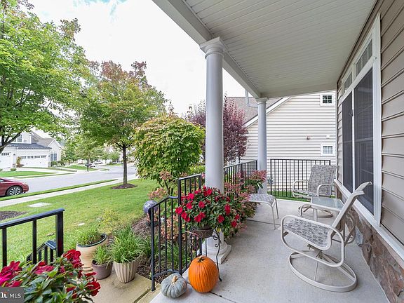 2nd image of 1124 Balfour Cir