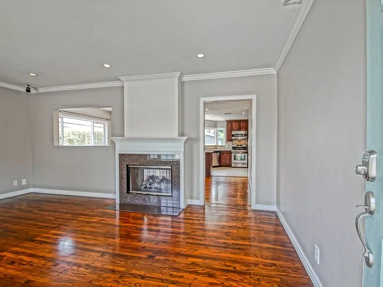 2404 Sebald Ave — Photo 4