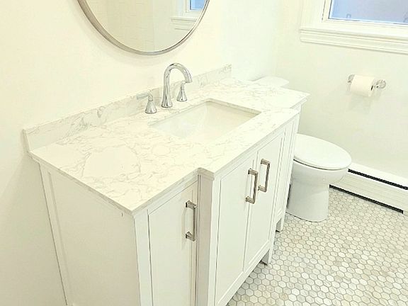 2nd image of 1625 W Balmoral Ave #1