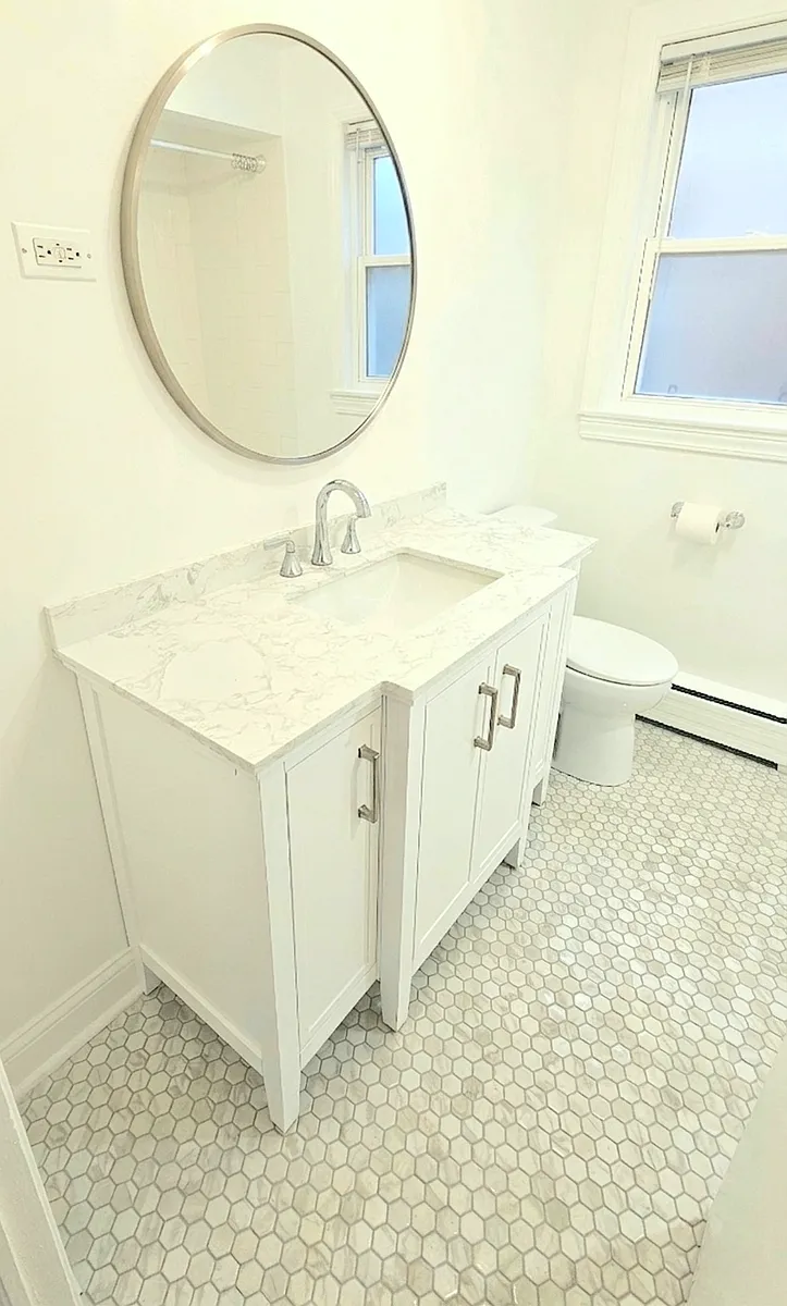 Building Photo - 1625 W Balmoral Ave #1