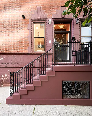 Rented by Perry Associates NYC Inc | media 23