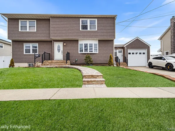 2309 Mattituck Avenue, Seaford, NY 11783