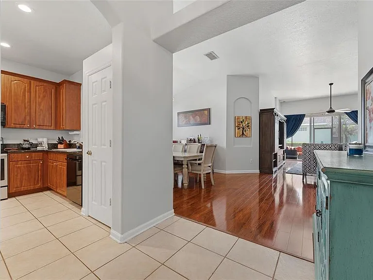 3180 Stonehurst Cir — Photo 3