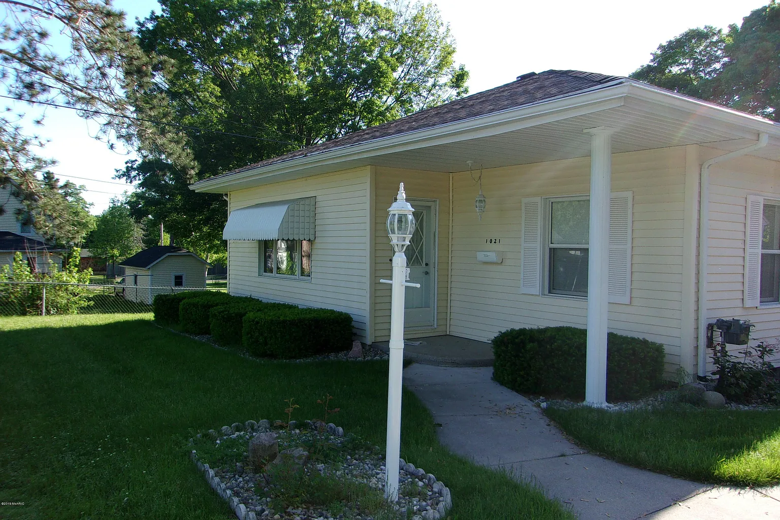 1021 S East St photo 1