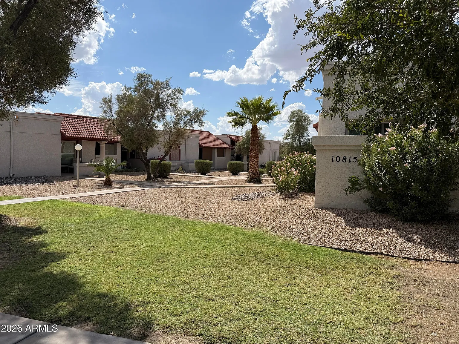 2 bed, 864 sqft, $1,400 — Photo 2
