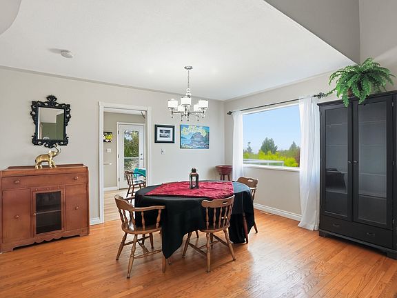 4th image of 1481 Shaughnessy Pl