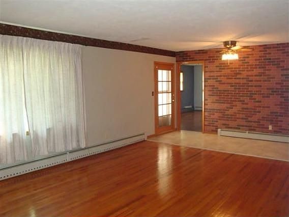 4th image of 1420 Greenwich Ln