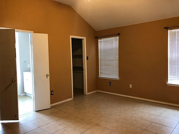 5th image of 3812 Staghorn Cir N