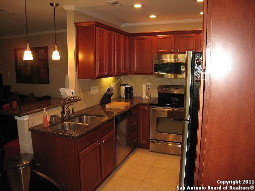 3rd image of 601 Everest Ave