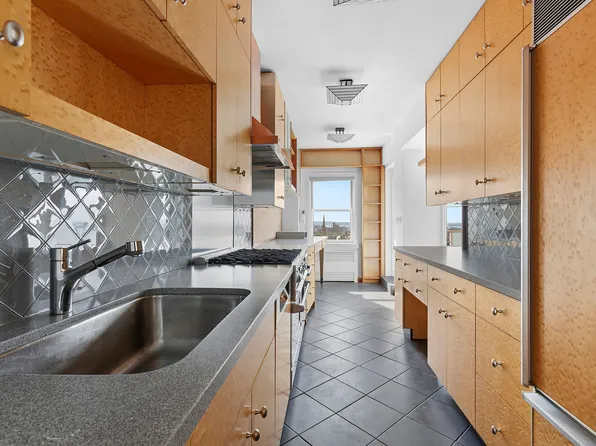 10 Plaza Street East image 5 of 5