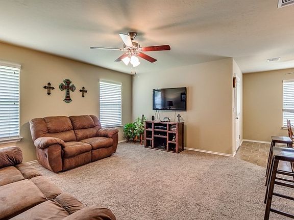 3rd image of 2108 Bradford Cir
