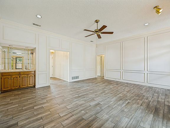 3rd image of 705 Michelle Pl