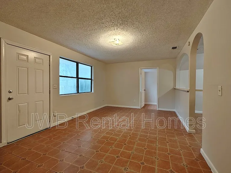 4737 Portsmouth Ave — Photo 7