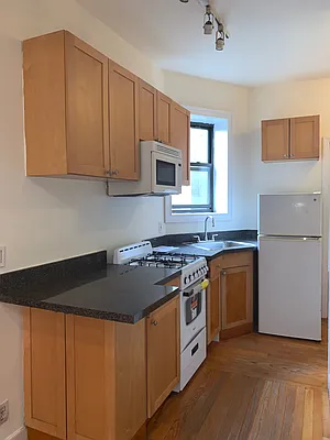 Rented by Chartwell Manhattan Realty | media 7