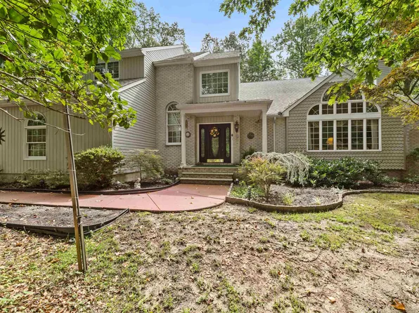 4 Moore Ter, Cape May Court House, NJ 08210