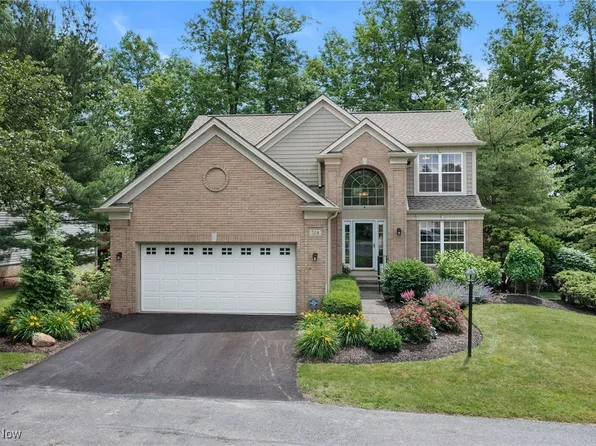 724 Sagewood Dr, Chagrin Falls, OH 44023