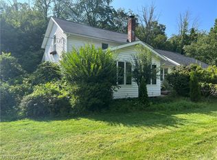 1101 Bell Rd, Chagrin Falls, OH 44022