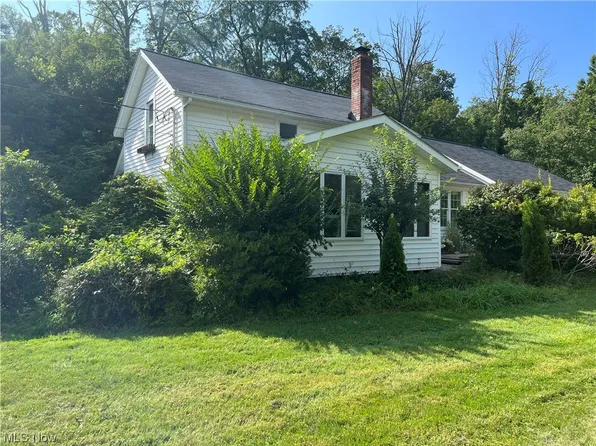 1101 Bell Rd, Chagrin Falls, OH 44022