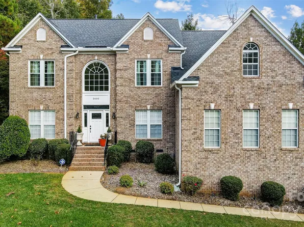 2600 Mount Isle Harbor Dr, Charlotte, NC 28214