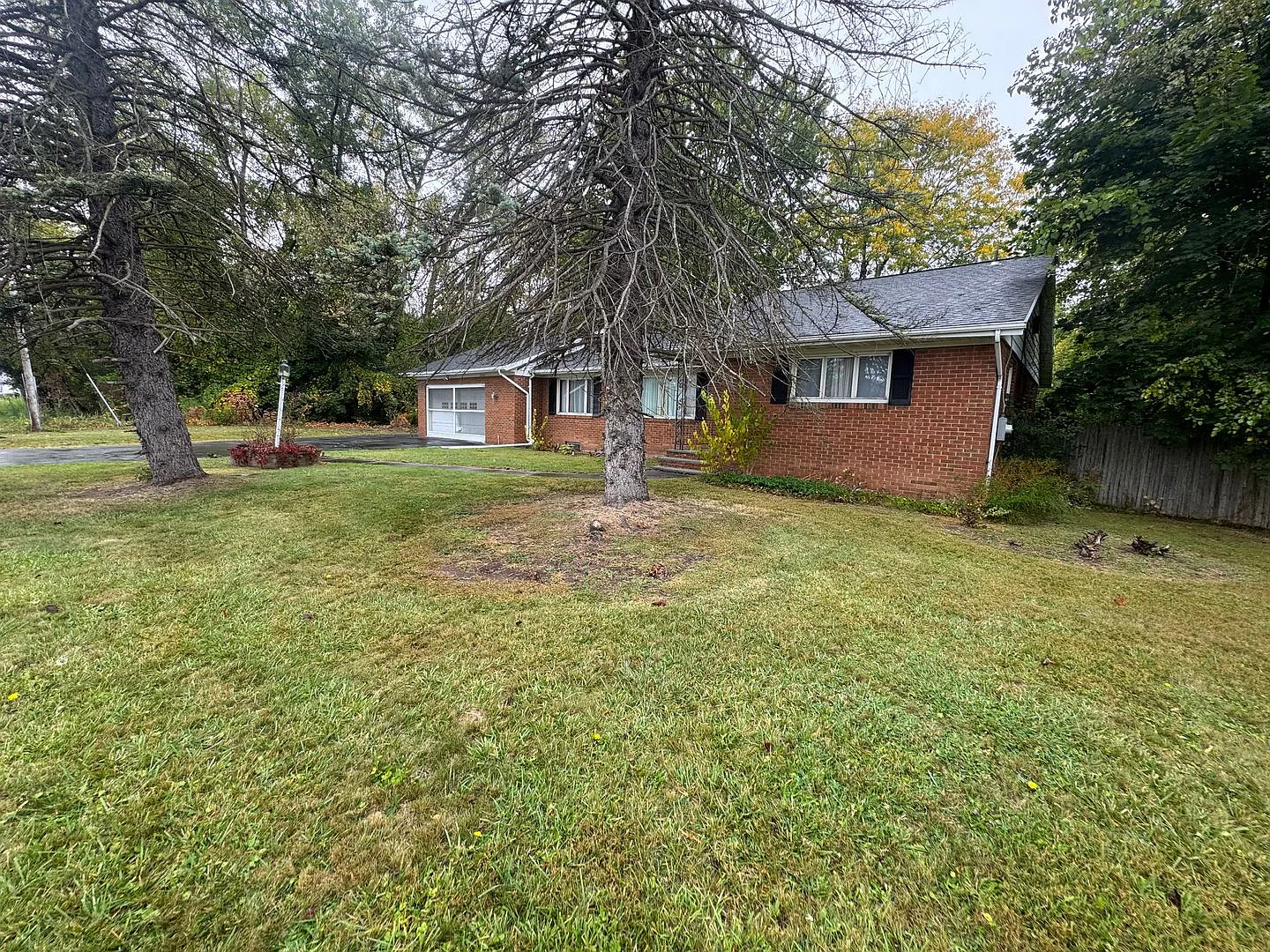 Spacious 3BR Liverpool Ranch | 3-Season Room & Full Basement — Photo 2