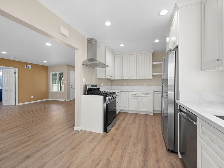 5745 Spahn Ave — Photo 9