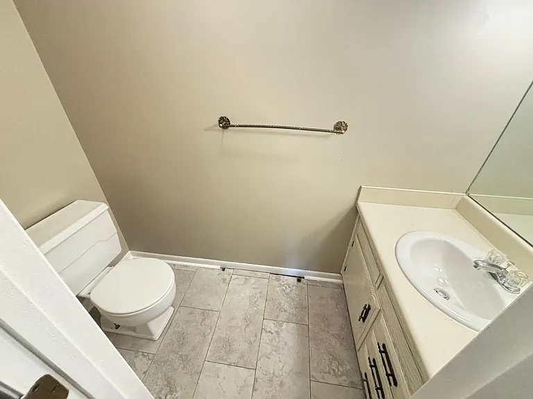 Hillside Apartments — Photo 11