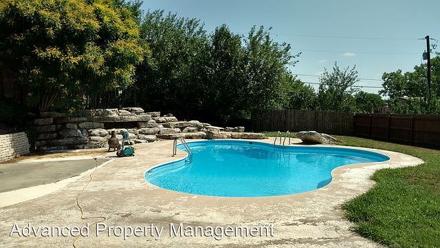 1st image of 104 N Dartmouth Dr