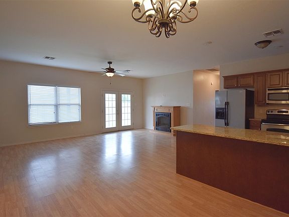 3rd image of 804 NW Hilltop Dr Unit A