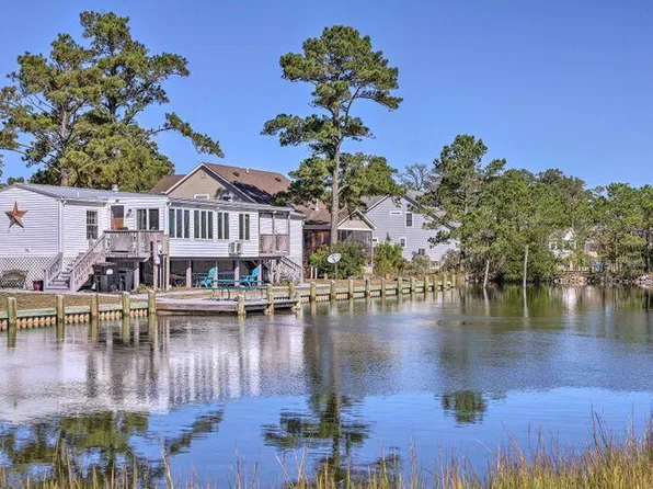 7235 Bunting Rd, Chincoteague Island, VA 23336